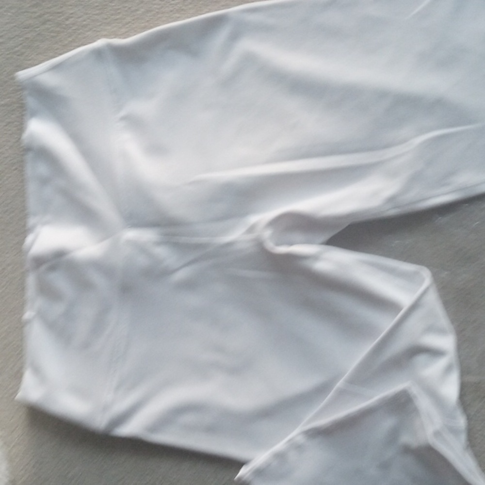 Fabletics,Trendy, Powder hold, 7/8 leggings, size medium, color white - Picture 7 of 7